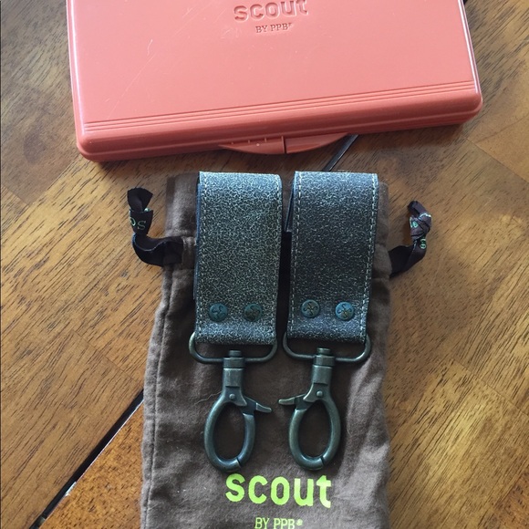 Leather Petunia Pickle Bottom Scout Diaper Bag - Picture 7 of 7